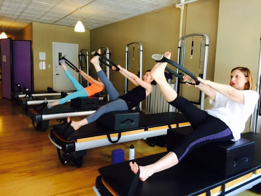 Pilates bent circle leg